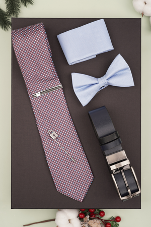 Cutie Cadou Bărbați Cravată, Ac de Cravată, Batistă, Papion, Curea din Piele Naturală și Broșă 6AM5020