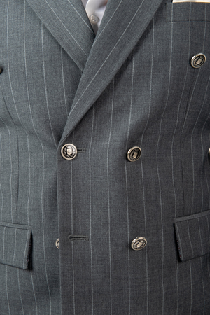 Costum Bărbați Gri cu Dungi Albe la Două Rânduri de Nasturi