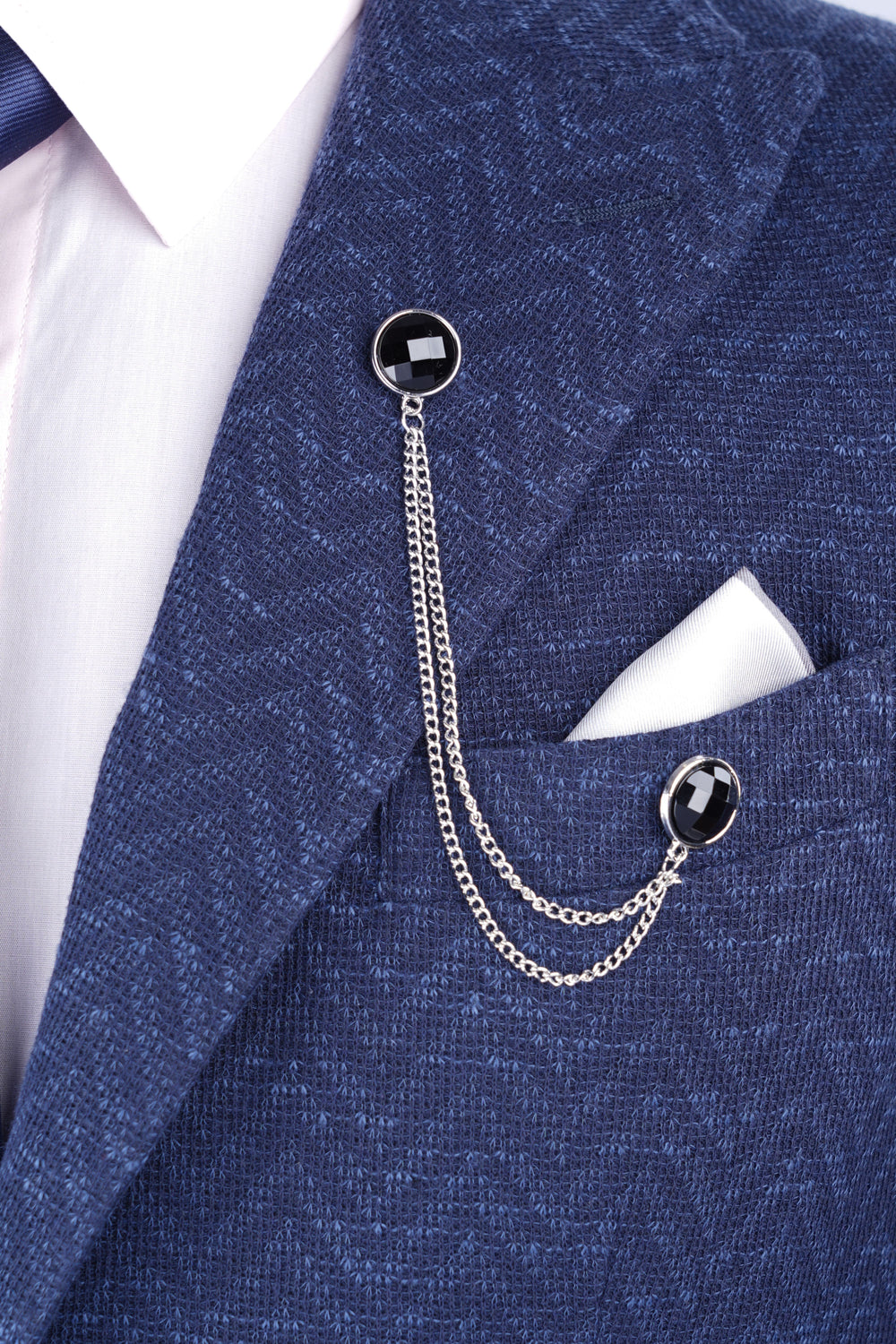 Broșă argintie cu lanț dublu și pietre negre