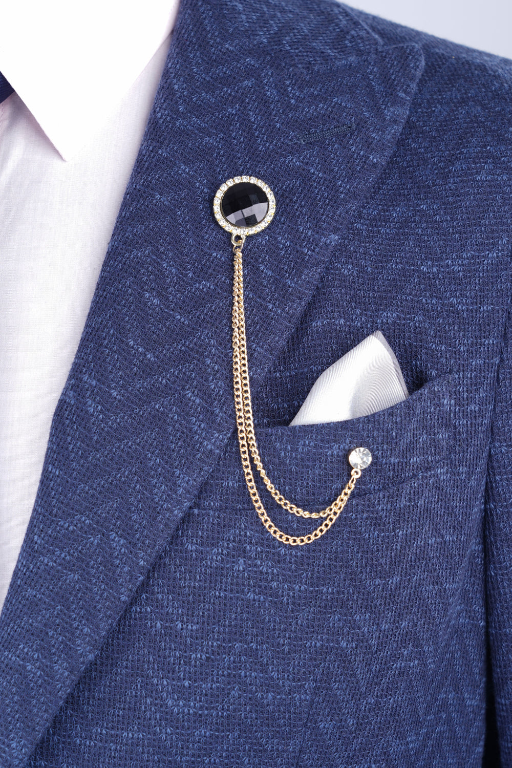 Broșă aurie cu lanț dublu și pietre negre