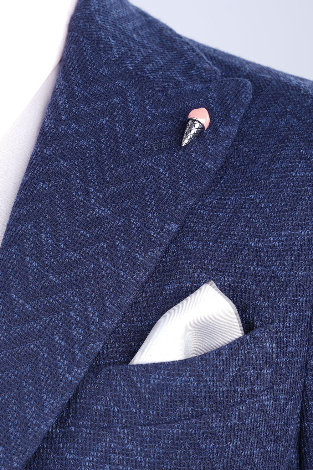 Ac de rever argintiu cu înghețată roz stilizată