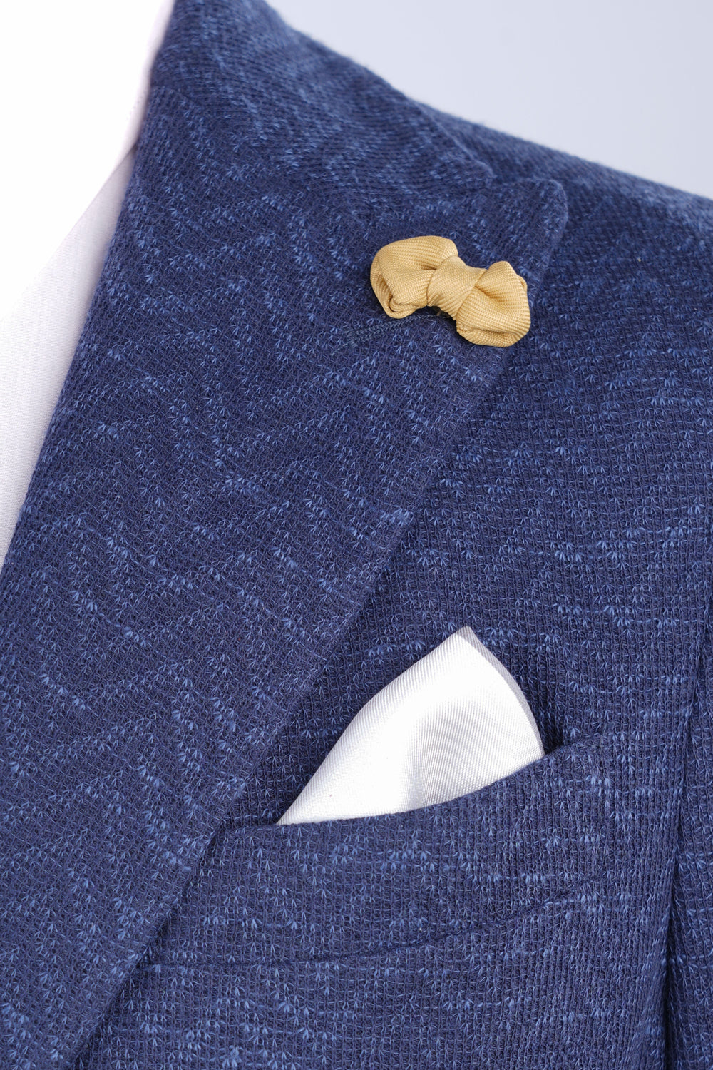 Ac de rever argintiu cu fundă textilă galbenă