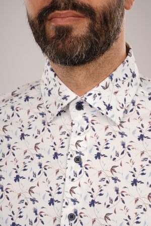 Cămașă Bărbați Albă cu Imprimeu Frunze Albastre – 95% Bumbac