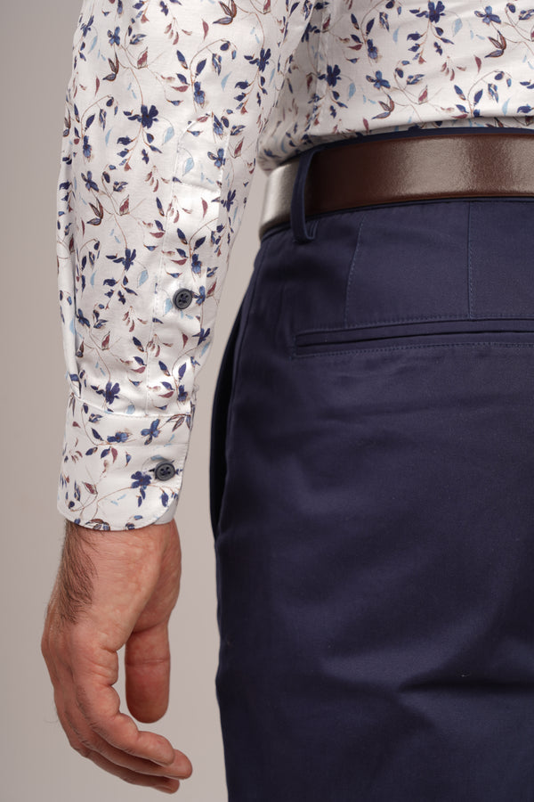 Cămașă Bărbați Albă cu Imprimeu Frunze Albastre – 95% Bumbac