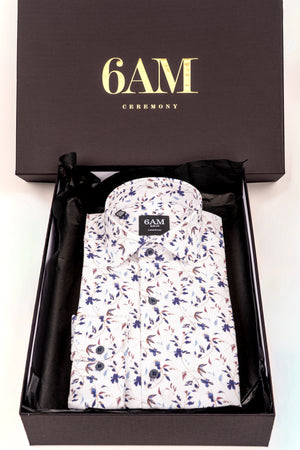 Cămașă Bărbați Albă cu Imprimeu Frunze Albastre – 95% Bumbac